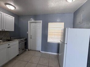 1913 Division Ave in West Palm Beach, FL - Foto de edificio - Building Photo