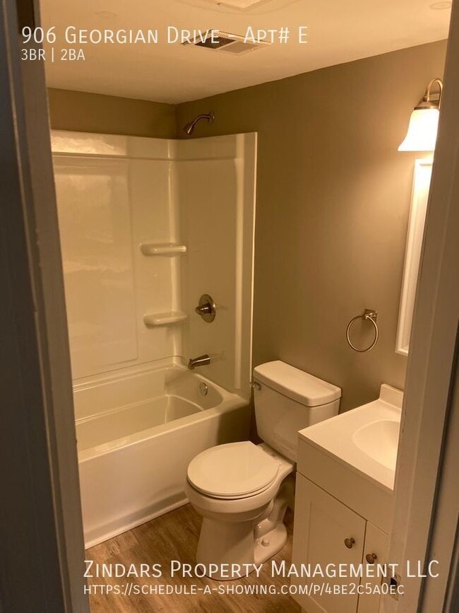 906 Georgian Dr in Danville, IL - Building Photo - Building Photo