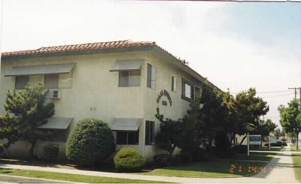 Casa Bonita Apartments in Downey, CA - Building Photo