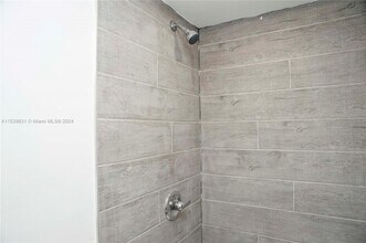 1323 N Federal Hwy-Unit -5 in Hollywood, FL - Building Photo - Building Photo