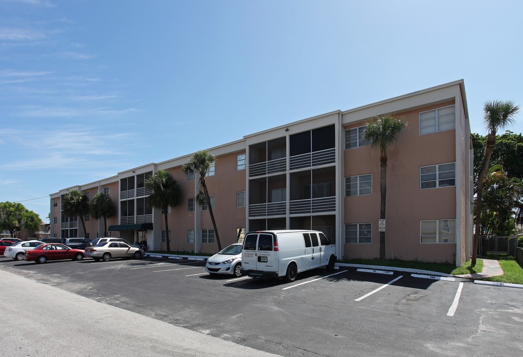 Flats of Pompano Beach in Pompano Beach, FL - Foto de edificio