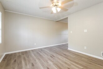 8270 Attleboro Dr in Jonesboro, GA - Foto de edificio - Building Photo