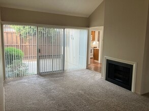 3555 Fountain Way in Modesto, CA - Building Photo - Building Photo