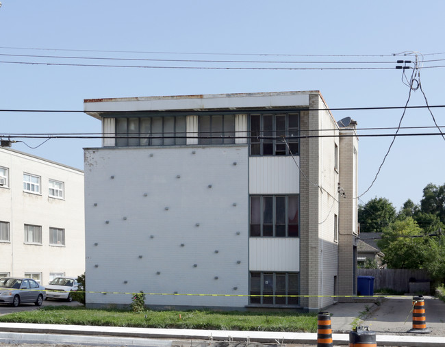 241 Mohawk Rd E in Hamilton, ON - Building Photo - Building Photo