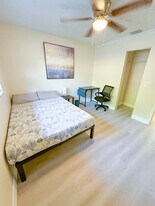 2370 Leon Ave in Sarasota, FL - Building Photo