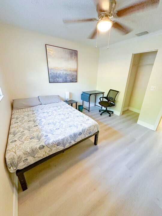 2370 Leon Ave in Sarasota, FL - Building Photo