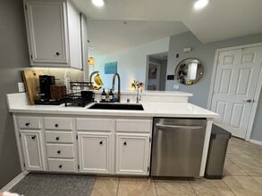 243 Riverdale Ct, Unit 425 in Camarillo, CA - Building Photo - Building Photo