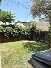 711 W Spruce St in Compton, CA - Foto de edificio - Building Photo