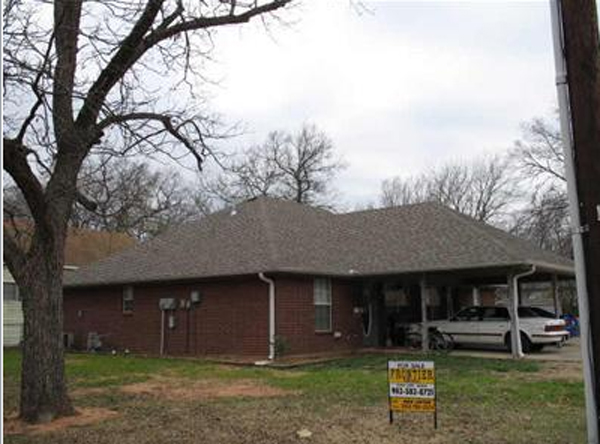 703 W 8th St in Bonham, TX - Building Photo