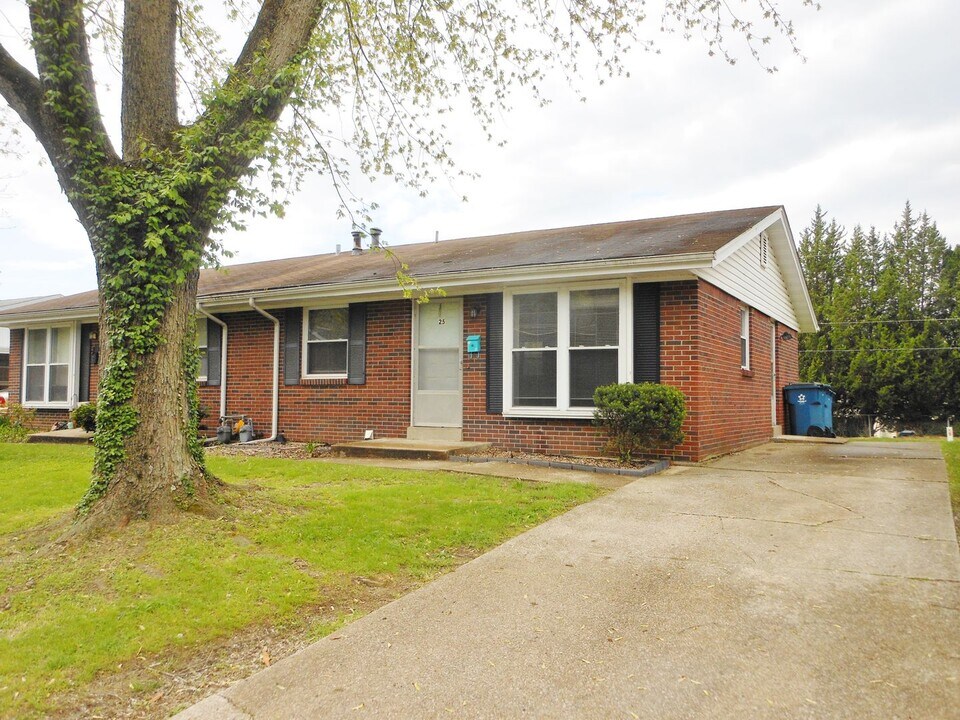 29-30 Manor Dr in Collinsville, IL - Building Photo