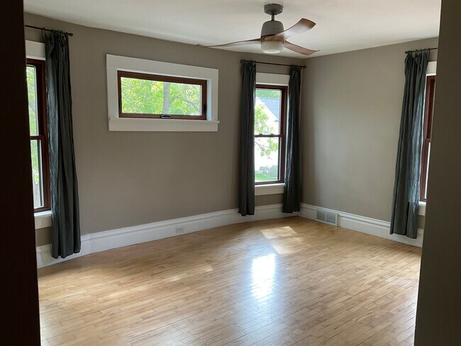 830 Steuben St, Unit Upstairs in Wausau, WI - Building Photo - Building Photo