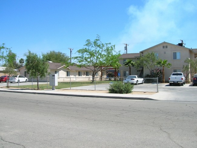 934 E St in Brawley, CA - Foto de edificio - Building Photo