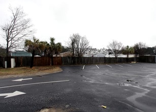 Delta Oaks Mobile Home Park in North Charleston, SC - Foto de edificio - Building Photo