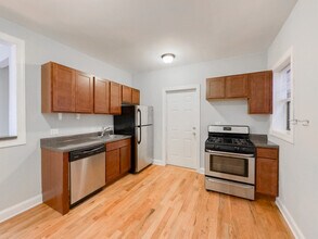 3725 N Pine Grv in Chicago, IL - Building Photo - Building Photo