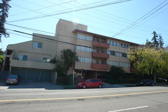 5410 Broadway in Oakland, CA - Foto de edificio - Building Photo