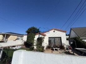 820 W 1st St in Los Angeles, CA - Building Photo