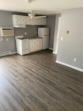 12 Maple St, Unit 2 in Plainville, CT - Building Photo - Building Photo