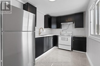 115 Kinnear St in Port Colborne, ON - Building Photo - Building Photo