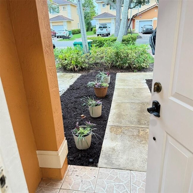 6482 Catalina Ln in Tamarac, FL - Building Photo - Building Photo