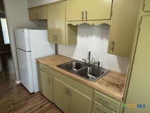 428 Aguila St in Seguin, TX - Building Photo - Building Photo