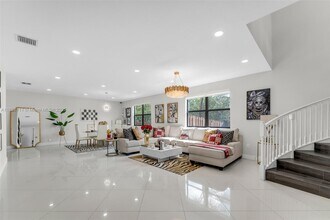 9805 NW 89th Terrace in Doral, FL - Building Photo - Building Photo