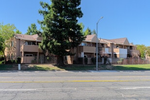 Brockford Place Apartments in Sacramento, CA - Building Photo