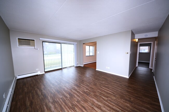 7335 Tiffany Dr, Unit 1A in Orland Park, IL - Foto de edificio - Building Photo