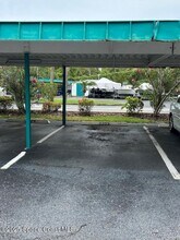 300 Columbia Dr in Cape Canaveral, FL - Foto de edificio - Building Photo