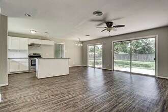 1803 Jones St in Rosenberg, TX - Building Photo - Building Photo