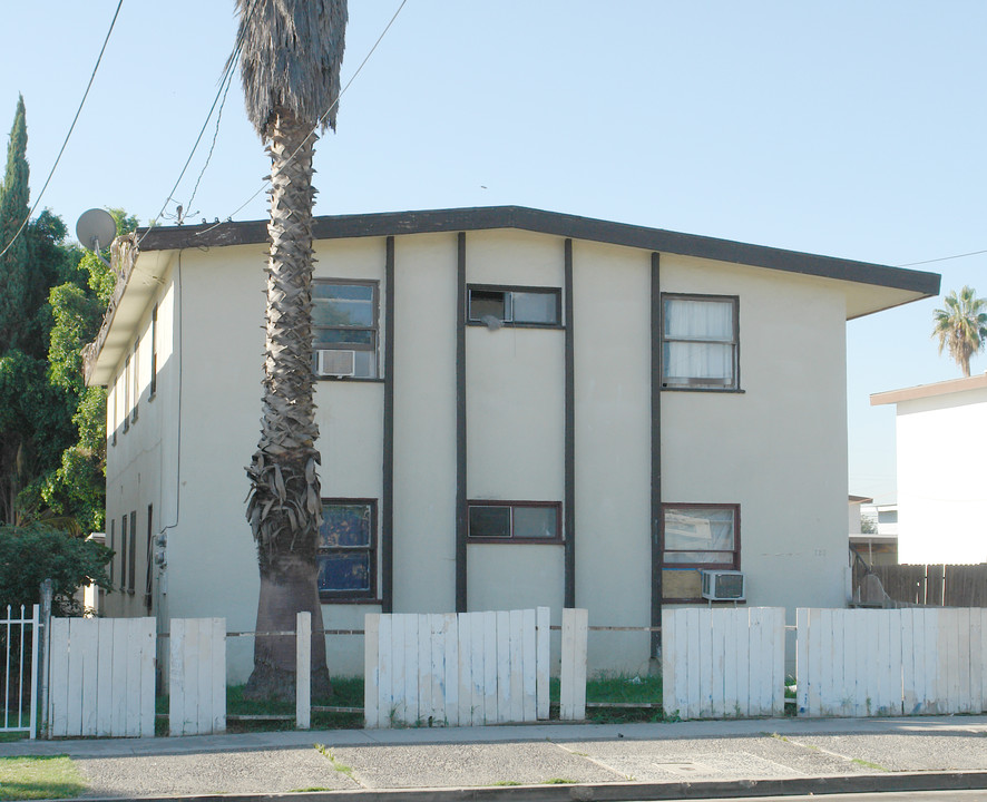 720 E Angeleno Ave in San Gabriel, CA - Foto de edificio