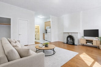 69 W 55th St in New York, NY - Building Photo - Building Photo