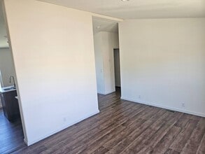 573 E Sullivan St in Coalinga, CA - Building Photo - Building Photo
