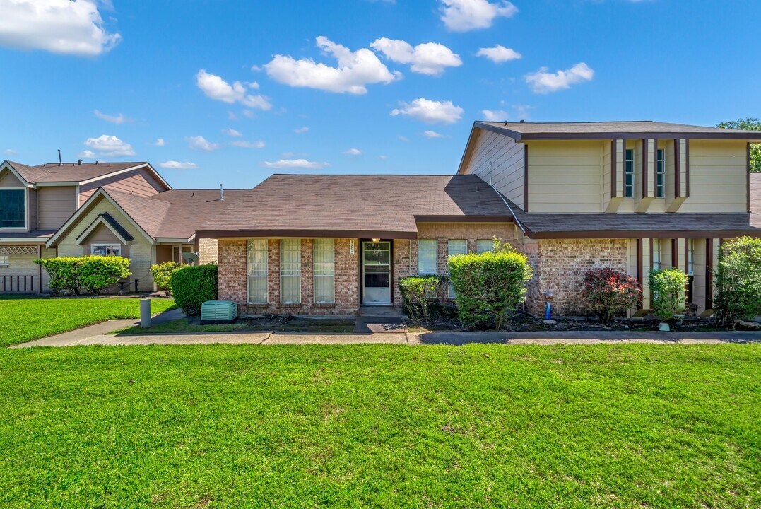 1895 Country Village Blvd in Humble, TX - Building Photo