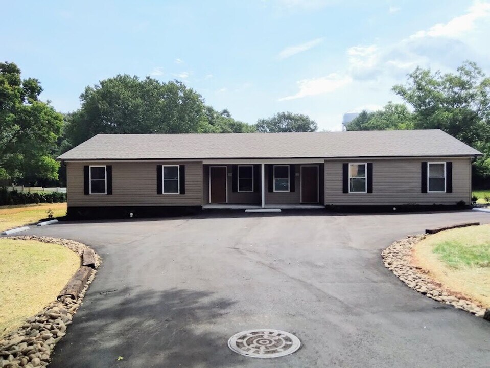 14 Stephanie Dr in Pelzer, SC - Building Photo