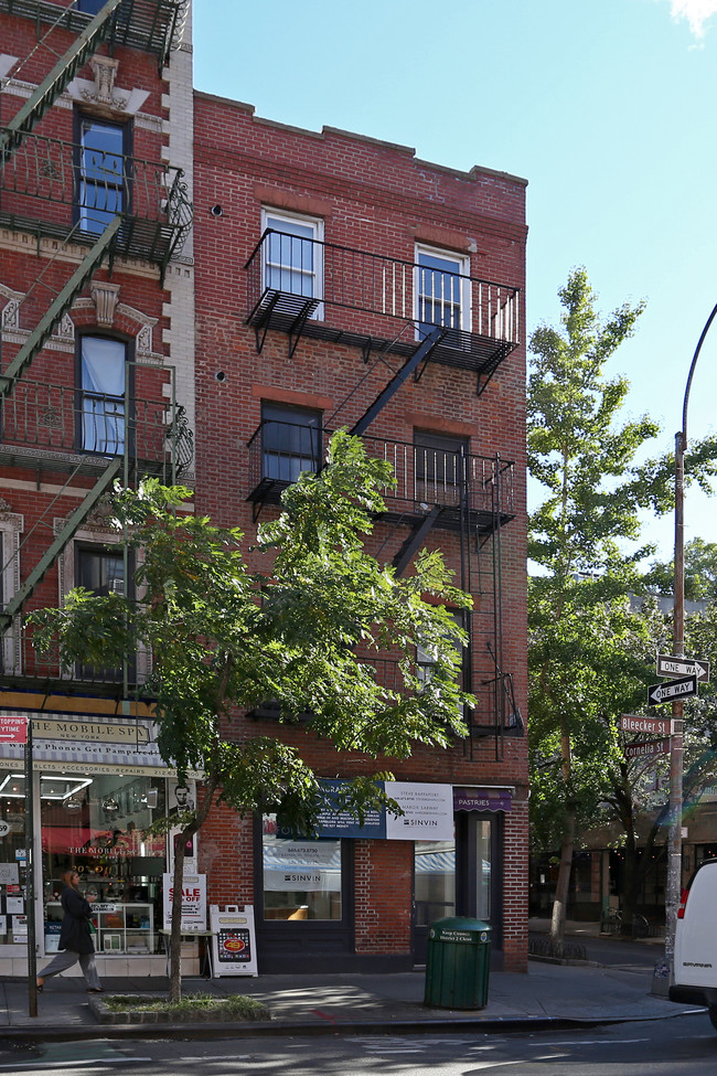 257 Bleecker St in New York, NY - Building Photo - Building Photo