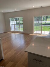 61 Veterans Wy in Morris Plains, NJ - Foto de edificio - Building Photo
