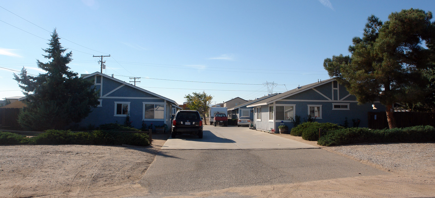 A in Hesperia, CA - Building Photo