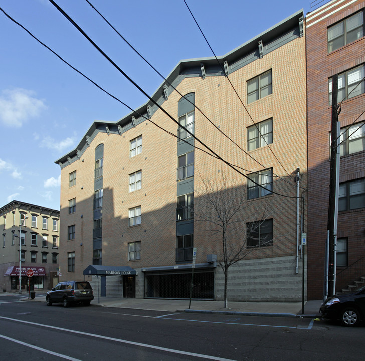 515 1st St in Hoboken, NJ - Building Photo