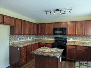 331 Winchester Dr in Pooler, GA - Building Photo - Building Photo