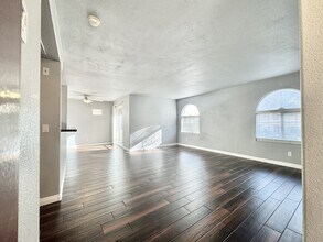 9325 W Desert Inn Rd in Las Vegas, NV - Building Photo - Building Photo