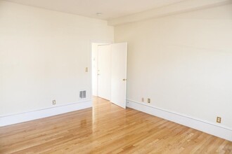 478 Massachusetts Ave, Unit 4 in Boston, MA - Building Photo - Building Photo