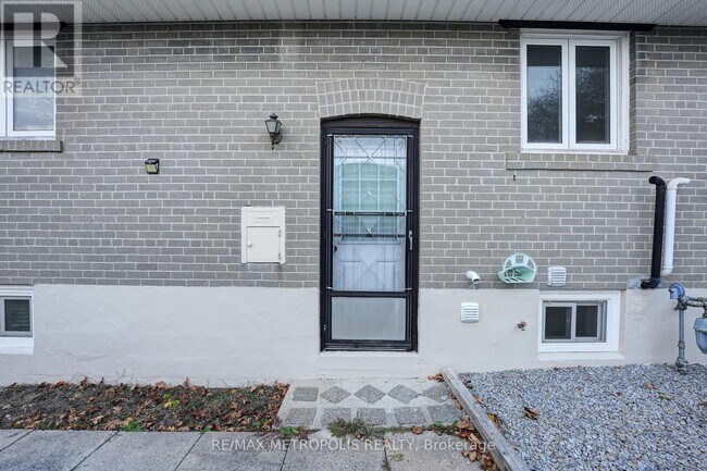 268 Penn Ave in Newmarket, ON - Building Photo - Building Photo