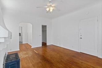 1115 E Broadway in Long Beach, CA - Building Photo - Building Photo