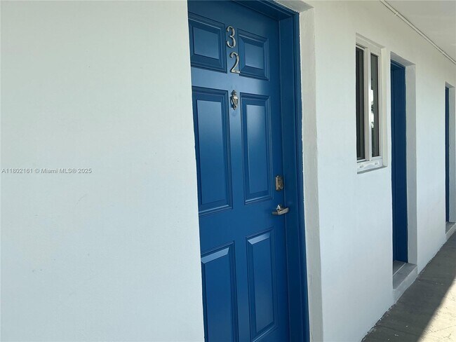 1160 NE 191st St in Miami, FL - Building Photo - Building Photo