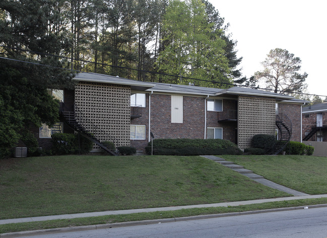 Nanjeanne Apartments in East Point, GA - Building Photo - Building Photo