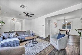 2805 Silverway Dr in Austin, TX - Building Photo - Building Photo