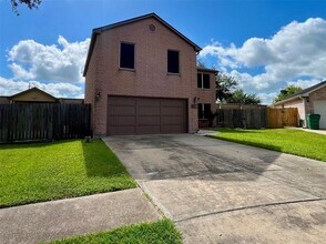 5517 Rio Sabinas St in Rosharon, TX - Building Photo - Building Photo