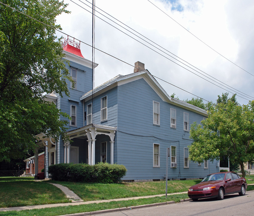 200 W Seymour Ave in Cincinnati, OH - Foto de edificio