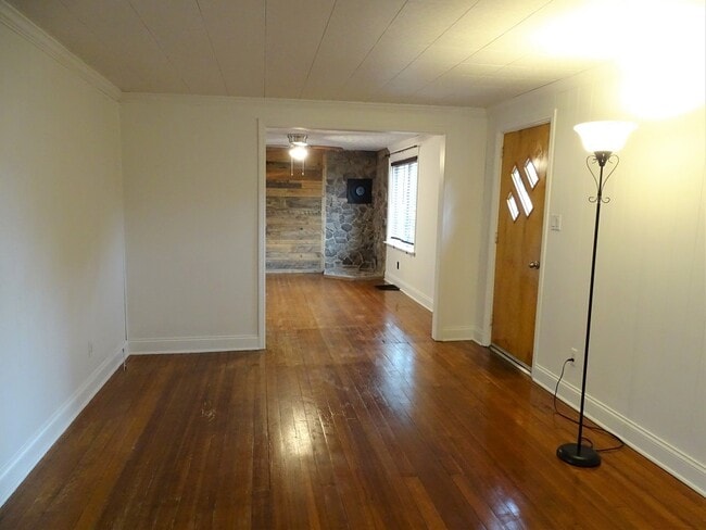 160 Mechanic St in Reinholds, PA - Foto de edificio - Building Photo