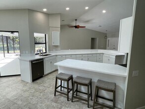 242 Snyder Dr in Venice, FL - Building Photo - Building Photo
